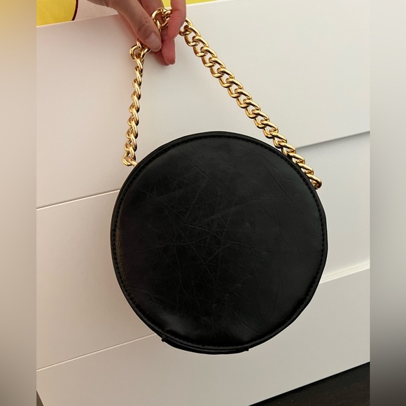 Faux leather quilted circle black purse - Picture 3 of 5